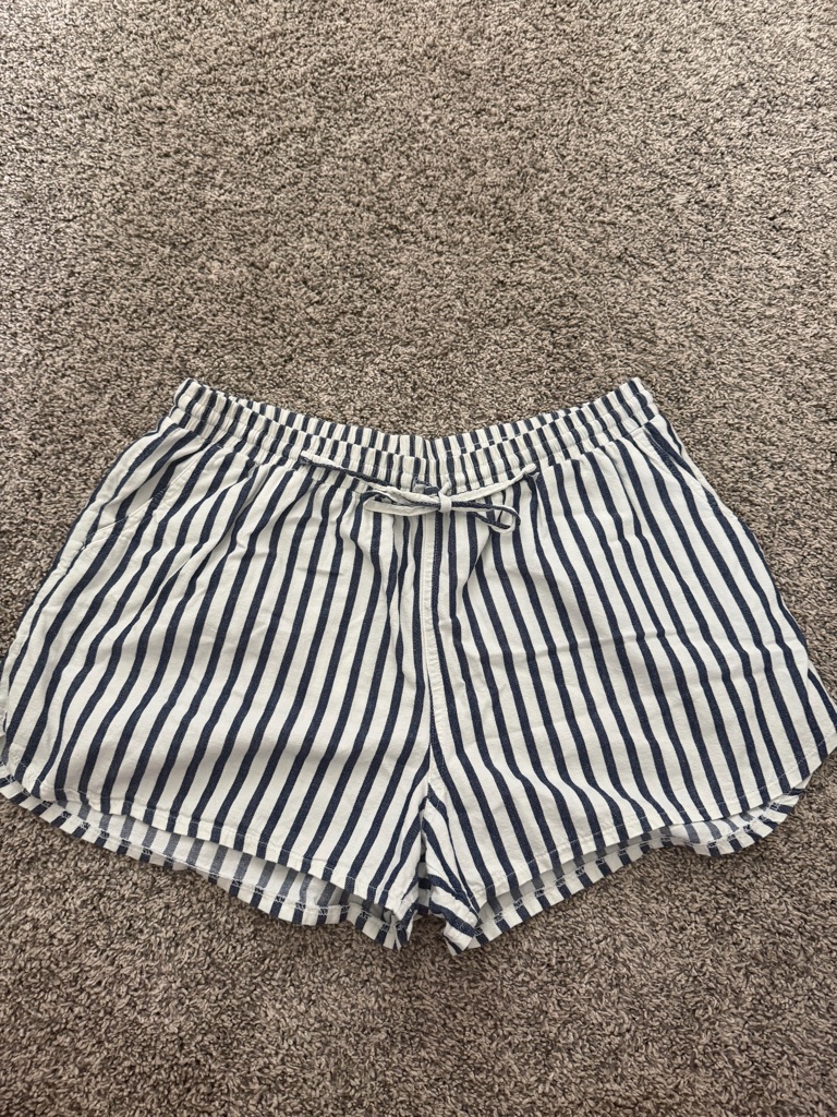 Universal Thread Navy And White Striped Elastic Waist Women’s Shorts